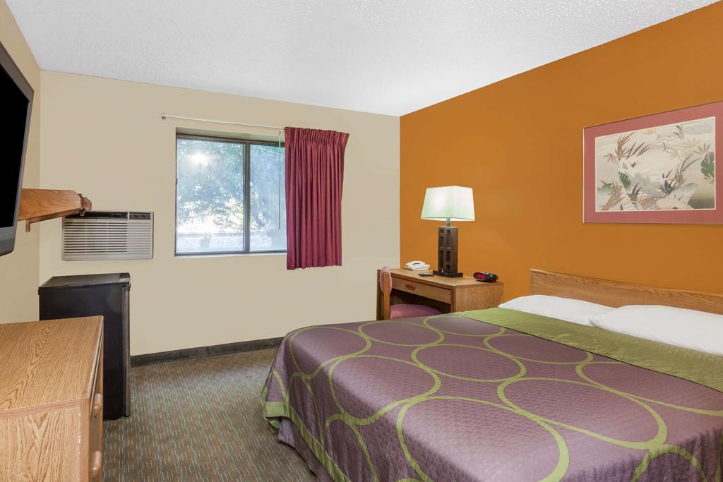 Super 8 By Wyndham Charlotte/Amusement Park Area Hotel Bagian luar foto
