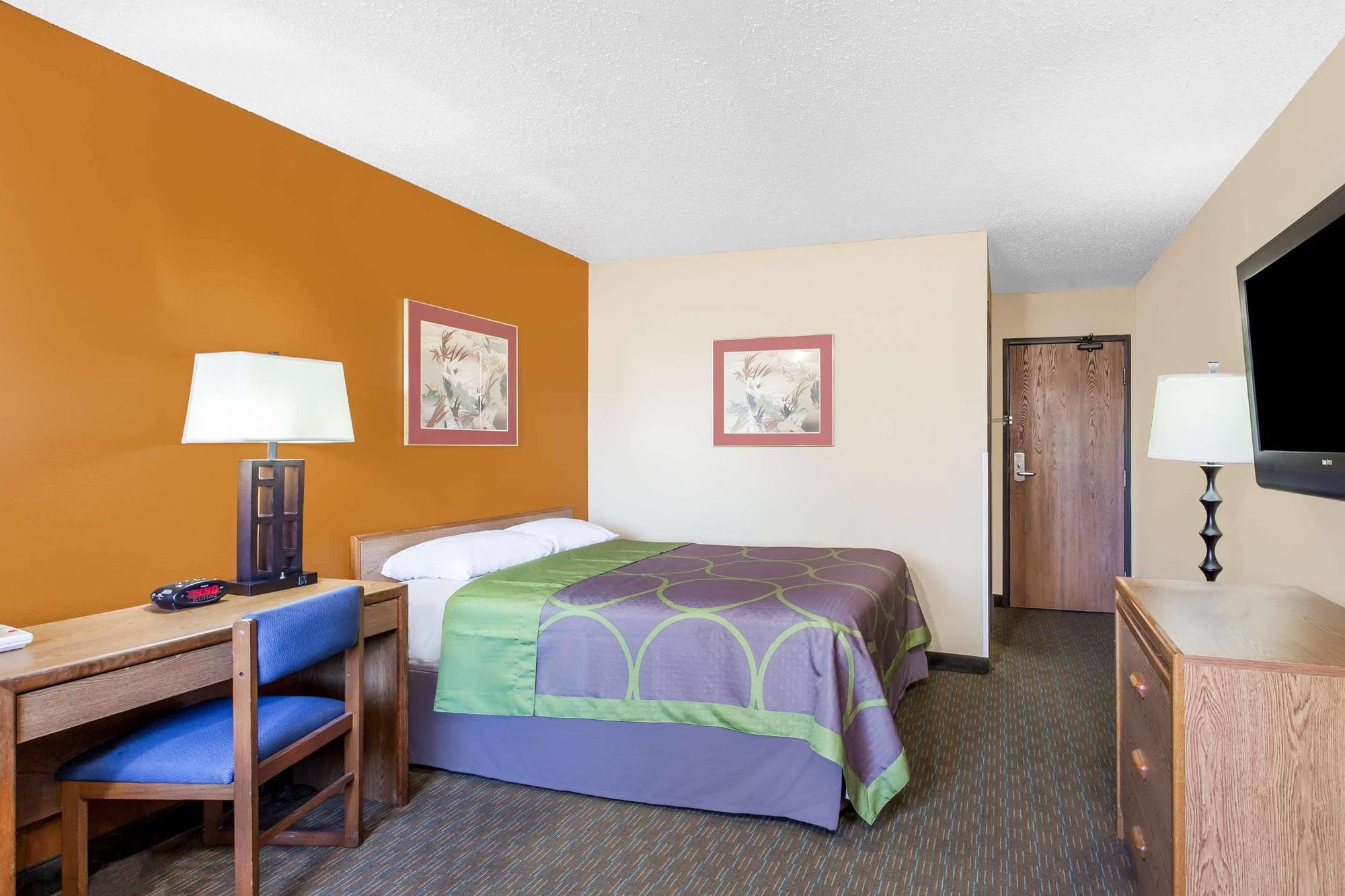 Super 8 By Wyndham Charlotte/Amusement Park Area Hotel Bagian luar foto